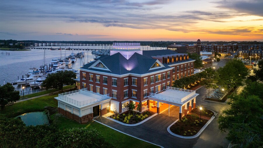 Tryon Riverfront Inn New Bern, Tapestry