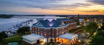 Tryon Riverfront Inn New Bern, Tapestry