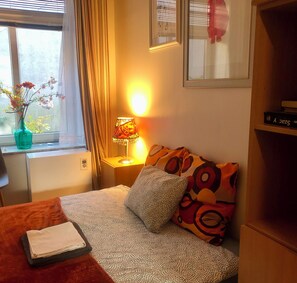 3 habitaciones, tabla de planchar con plancha, cuna de viaje y wifi