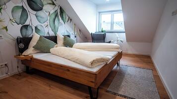 1 bedroom, individually decorated, individually furnished