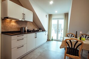 Kjøleskap, kokeplater, oppvaskmaskin og brødrister