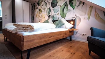 1 bedroom, individually decorated, individually furnished