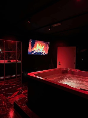Jetted bathtub
