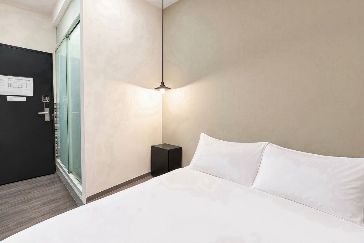 Economy Double Room, Non Smoking | Soundproofing, WiFi (free), bed sheets