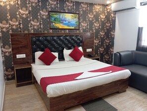 Rom – premium | Skrivebord, lydisolert, strykejern/-brett og wi-fi (inkludert)