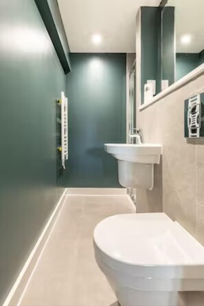 Bathroom - Manchester - Sky Garden - 2 Beds - Sleeps 4 (Manchester)