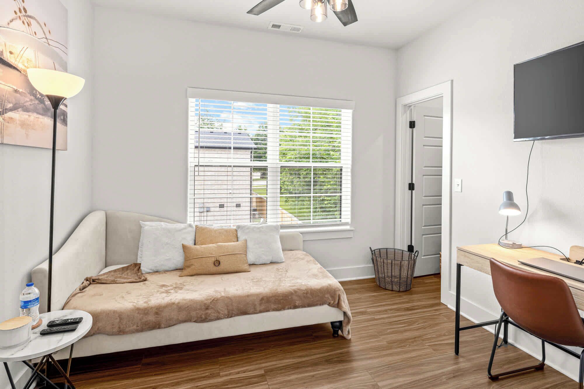 2 bedrooms, desk, iron/ironing board, WiFi