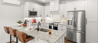Modern 2BR Condo | Near U of A & Razorback Stdm