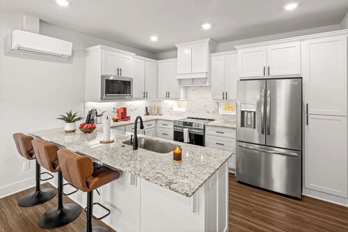 Modern 2BR Condo | Near U of A & Razorback Stdm