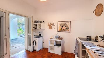 Frigorifero, lavastoviglie, macchina per tè/caffè, bollitore elettrico