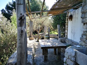 Outdoor dining - Private sea access garden house (house C) (Castro)