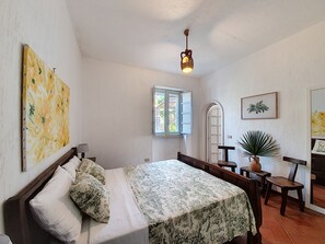 3 bedrooms, free WiFi - Private sea access garden house (house C) (Castro)