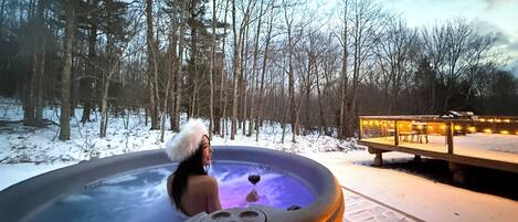 Outdoor spa tub