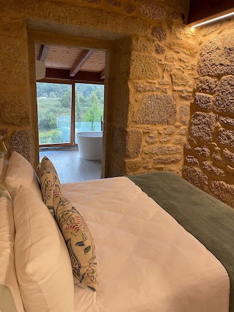 Deluxe Double Room, Bathtub | Desk, laptop workspace