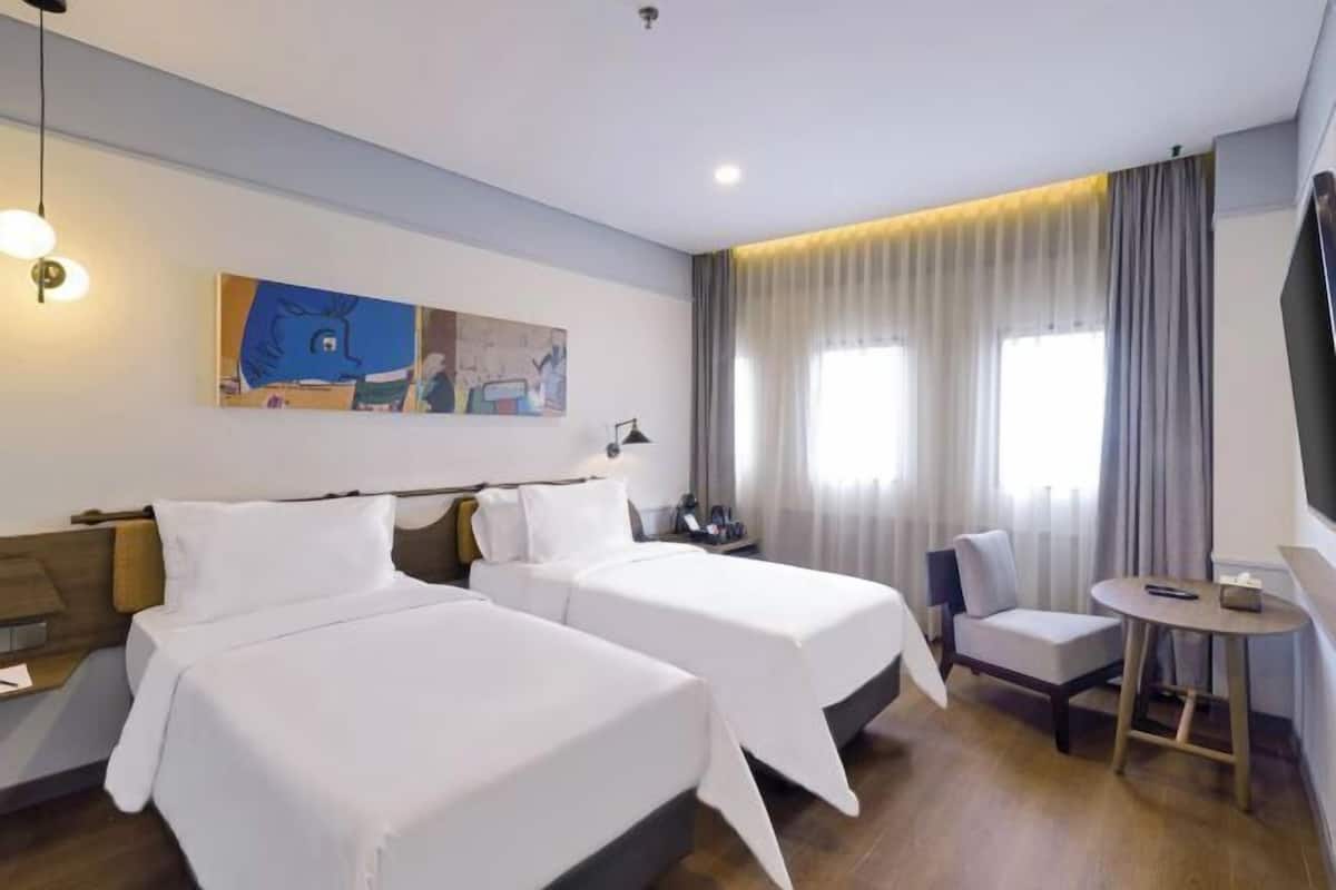 Desk, laptop workspace, free WiFi, bed sheets