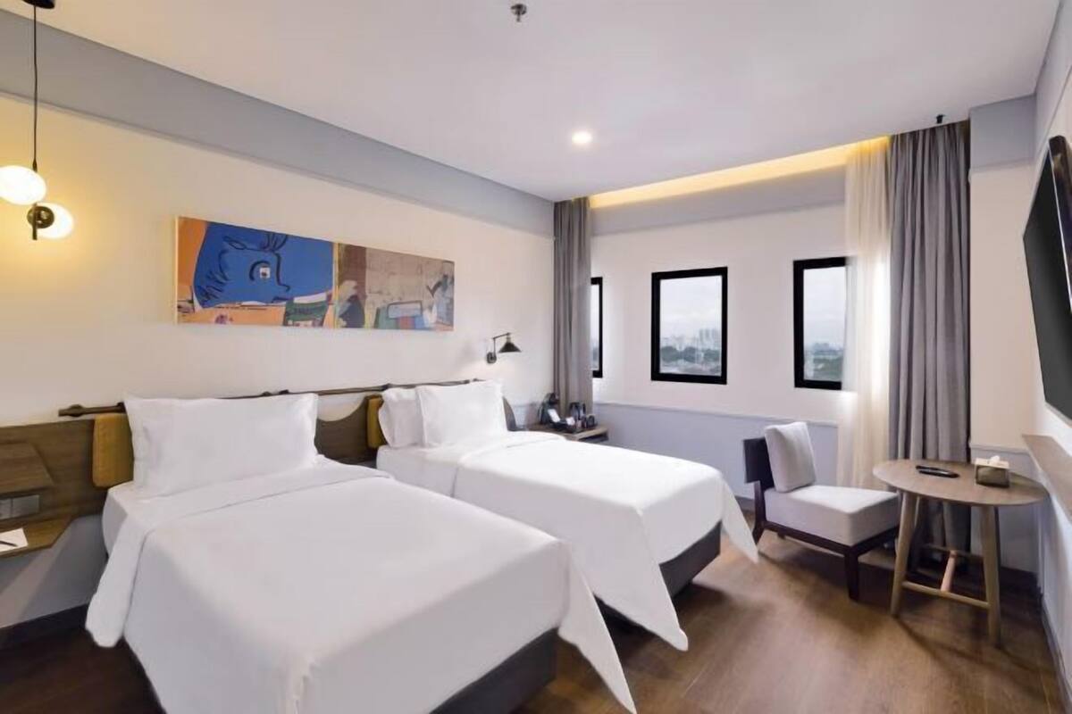 Desk, laptop workspace, free WiFi, bed sheets