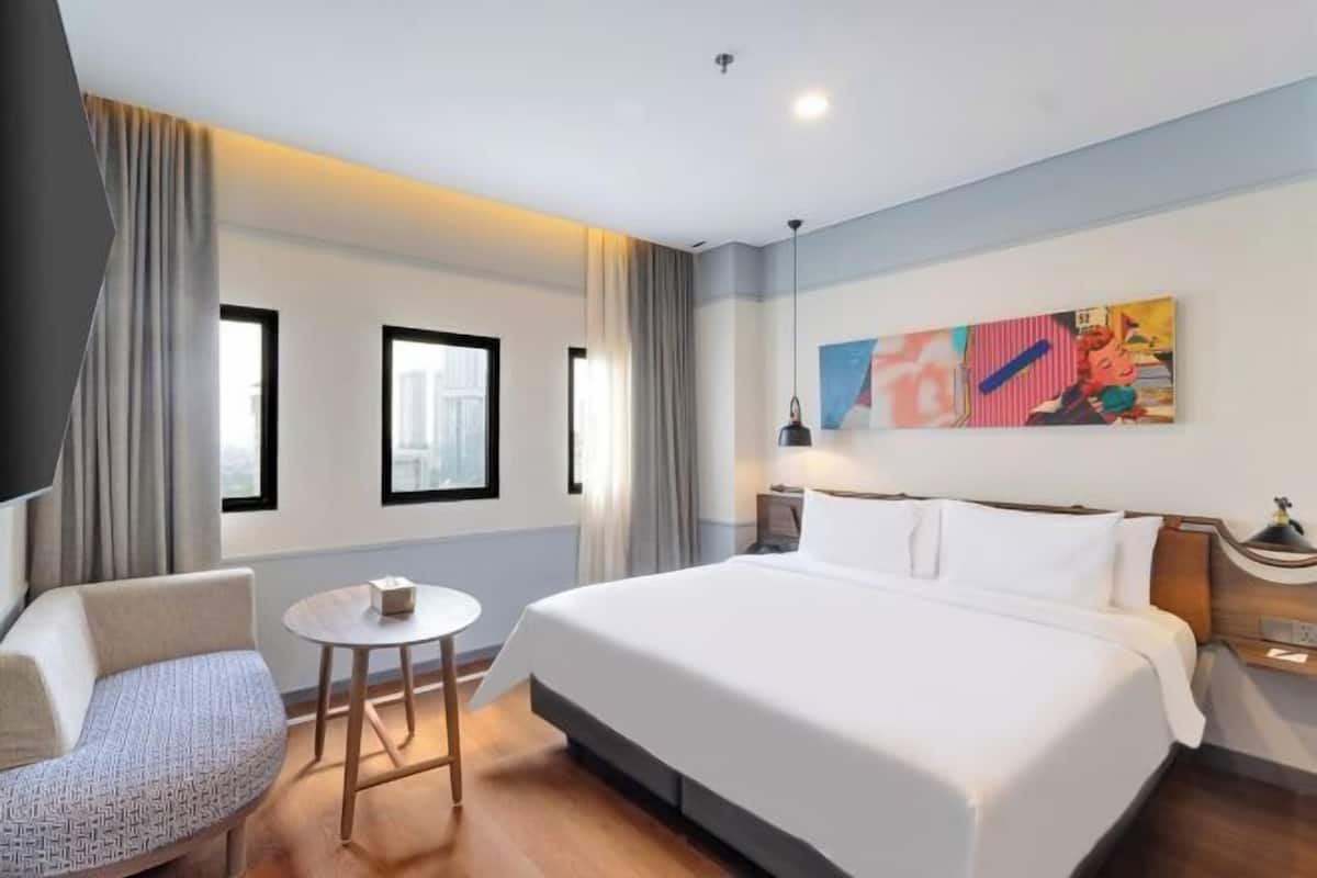 Desk, laptop workspace, free WiFi, bed sheets