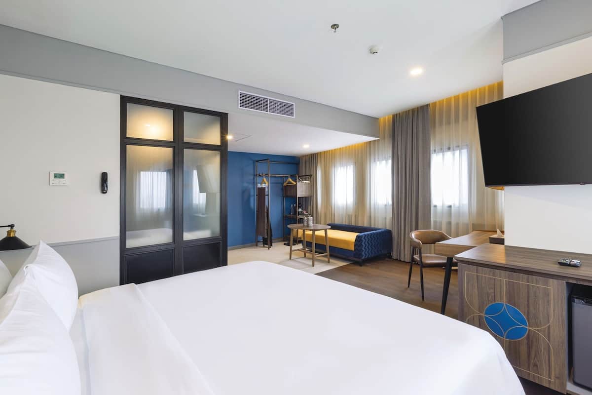 Studio (35 Double Bed) | Meja, ruang kerja komputer riba, Wi-fi percuma, cadar katil