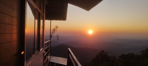 3-bedroom villa in Panchalimedu with stunning views, spa,wifi, bonfire, BBQ & !!