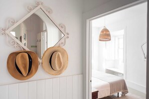 Unclassified image, 3 of 56, button