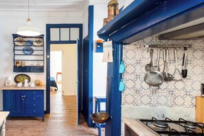 Unclassified image, 2 of 53, button