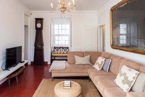 Unclassified image, 4 of 53, button