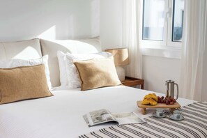 4 bedrooms, desk, iron/ironing board, travel crib