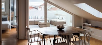 Ocean View Penthouse with Rooftop Terrace!