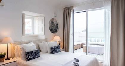 Ocean View Penthouse with Rooftop Terrace!