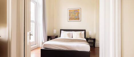 2 bedrooms, desk, iron/ironing board, WiFi