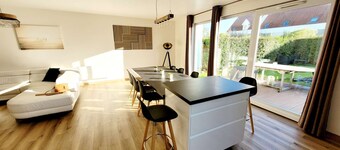 3-bedroom house garden parking near beach, WIFI, pets allowed