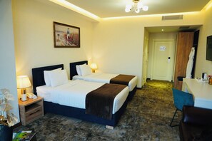 9 chambres, fer et planche à repasser, Wi-Fi, draps fournis