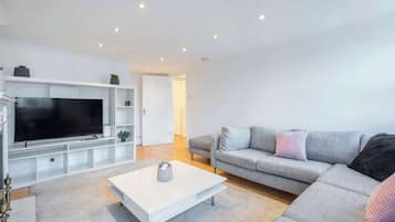 Een televisie en een kantoor