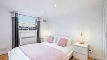 2 slaapkamers, een strijkplank/strijkijzer, reisbedje, wifi