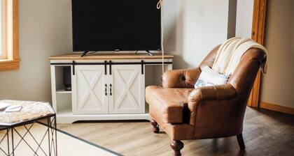 The Garden: Downtown: Front porch