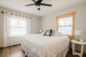 2 bedrooms, travel crib, free WiFi