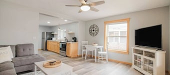 Bramble – Downtown Boyne City Winter Retreat Just 10 minutes from Boyne Mountain. Walk one block to dining, live music, and shops, or three blocks to the beach and park. Relax in a spacious one-bedroom apartment