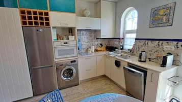 Oven, dishwasher, coffee/tea maker, toaster