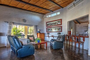 Family House, Multiple Bedrooms, Lake View | In-room dining