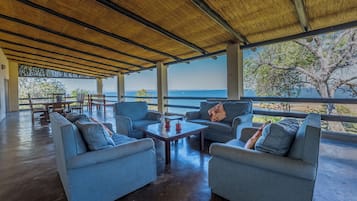 Casa, vista al lago | Terraza o patio