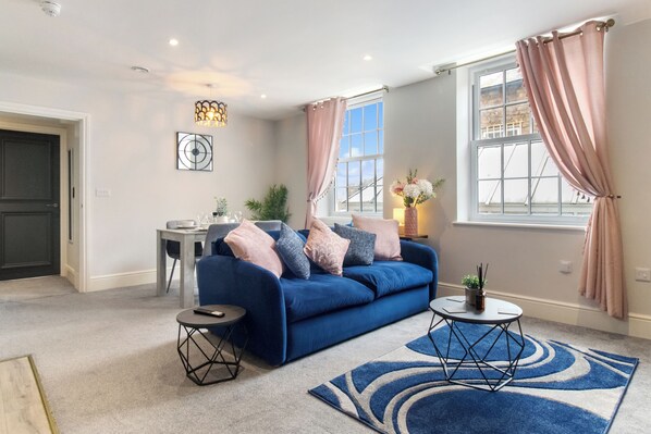 TV - WhiskAwayStays Victoria House Apartment 2 (Worcester)