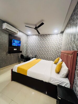 2 bedrooms, WiFi - Charming 2-bedroom apartment with AC, WiFi in fantastic Vrindavan (Vrindavan)