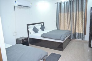 2 bedrooms, WiFi - Charming 2-bedroom apartment with AC, WiFi in fantastic Vrindavan (Vrindavan)