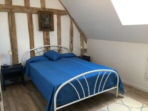 5 bedrooms, iron/ironing board, bed sheets - Quiet and spacious gite, 10 pers. 1h30 from Paris Ouzouer sur Trézée Loiret Centre (Ouzouer-sur-Trézée)