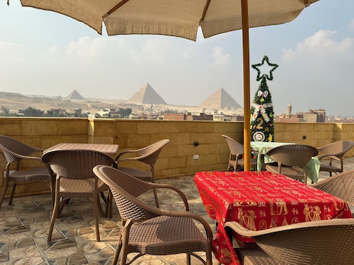 Hapi Pyramids Hotel 