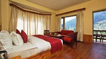 Individually furnished, laptop workspace, soundproofing, free WiFi