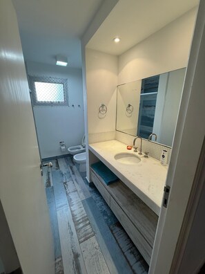 Shower, bidet, towels, soap