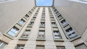 A high-rise building with multiple balconies and windows. - notaMi - Arena Modern Apartment (Milan)