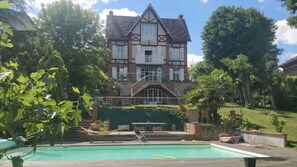 Exterior - Au Bonheur des Voyageurs (Villennes-sur-Seine)