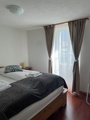 Iron/ironing board, cribs/infant beds, free WiFi, bed sheets - Nimbuzzz Apartments (Unterseen)